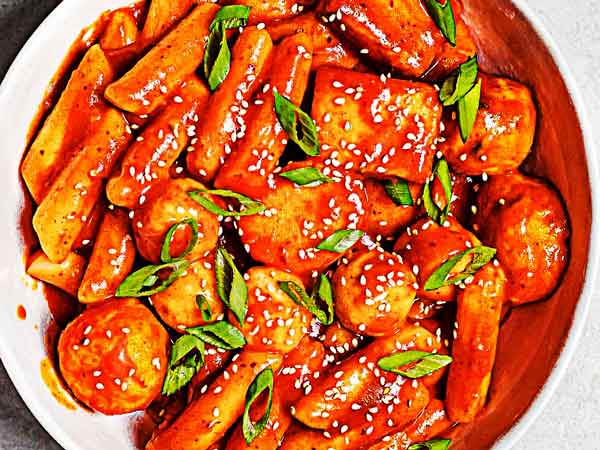 Tokbokki bánh gạo chả cá cay kiểu Hàn nấu tại nhà siêu đơn giản